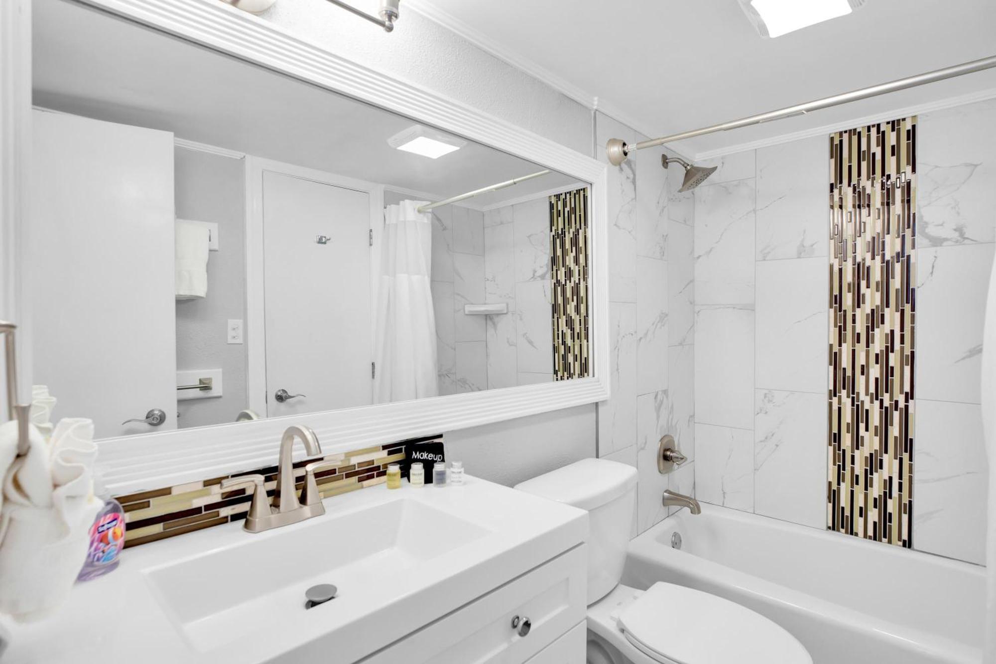 Eleuthera - 2X2 Fully Updated Old Town Waterfront Corner Condo Кі-Вест Екстер'єр фото