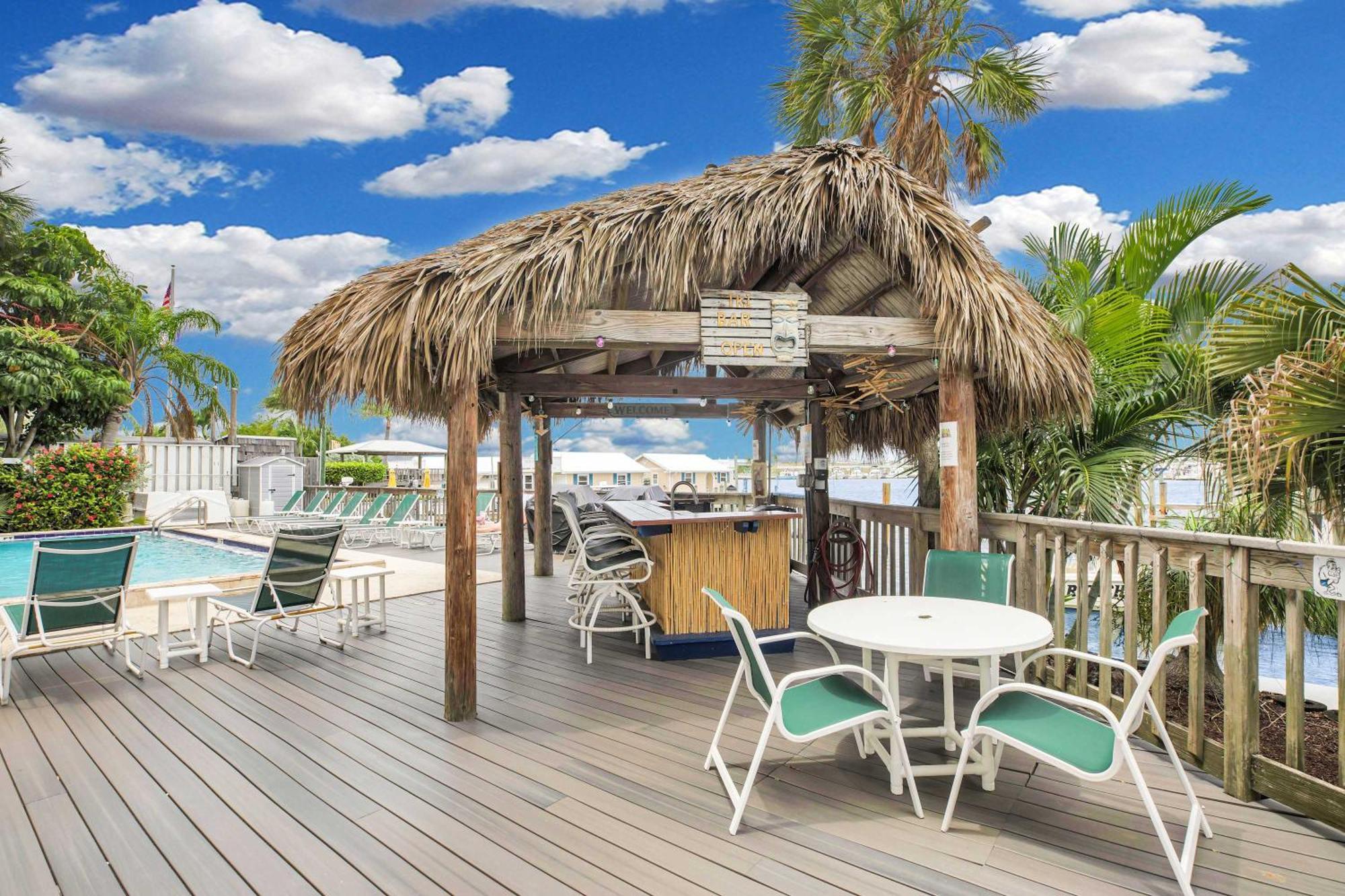 Eleuthera - 2X2 Fully Updated Old Town Waterfront Corner Condo Кі-Вест Екстер'єр фото
